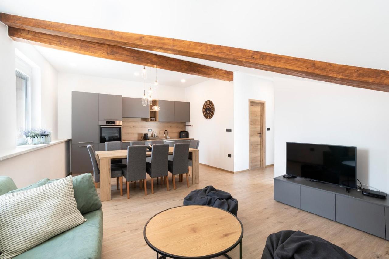 Capraria Appartments In Historic Center, With Private Parking Capodistria Esterno foto